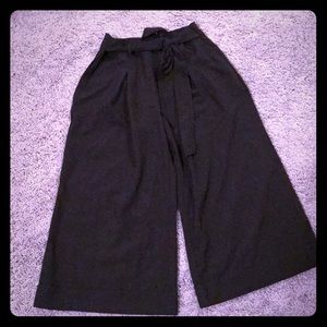 Super cute black culottes